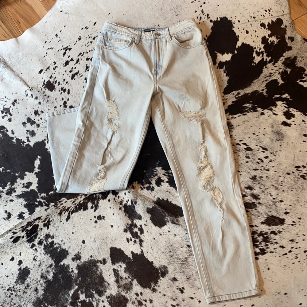 Light Washed Ripped Jeans